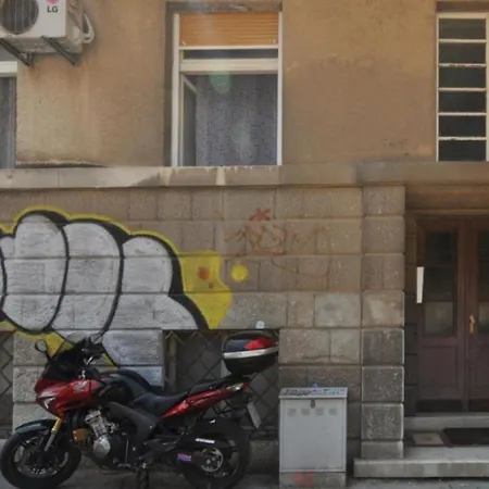 Carmen Apartment *